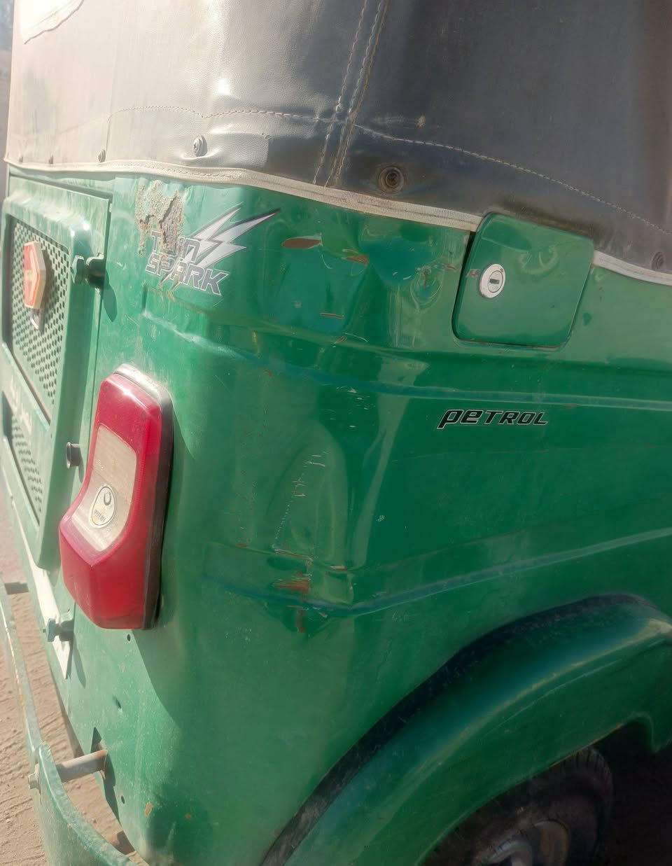 تكتك للبيع 21رقم بصره بيها ضربه واضحه بلصوره ***********
