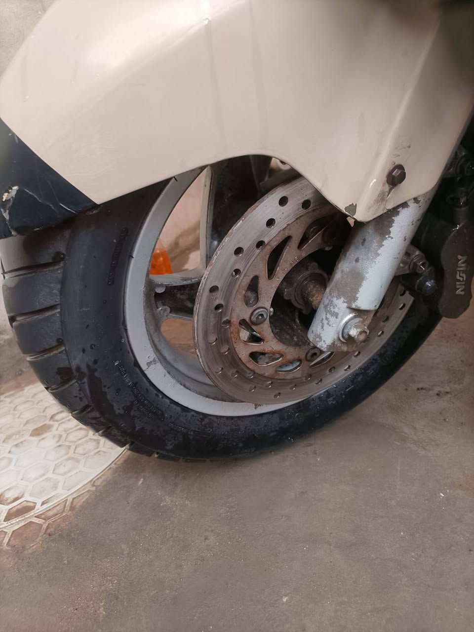 السلام عليكم اخوتي الاعزاز عندي هاي الدراجه للبيع مكينه كايمه عارضه ب ٤٥٠ وبيه مجال مكان الدراجه مقابيل بوب الشام يم القوس


**إذا كنت صاحب هذا الإعلان وتريد حذفه لأي سبب، رجاءا أرسل رسالة إلى الدعم الفني**