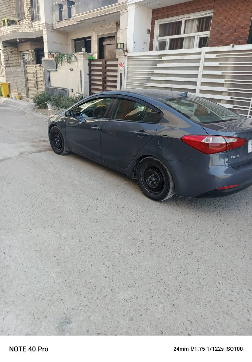 سلام عليكم من رخصة إلادمن
 فورتي 2016
سيارة مواصفات عادية 
محرك كير مكفول محرك دوش
سيارة مصبوغة حزام جمالية بدون تكم بدون دواخل
حادثها خفيف مثل شوفة عينكم 
ماشية 210
سيارة خير من اللة تحكم ستيرن حساسات خلفية 
سيارة حلوة مال جناي 
سعرها 110وبيها مجال للطيبين
مكان سيارة بغداد الدورة
للاستفسار  ***********
