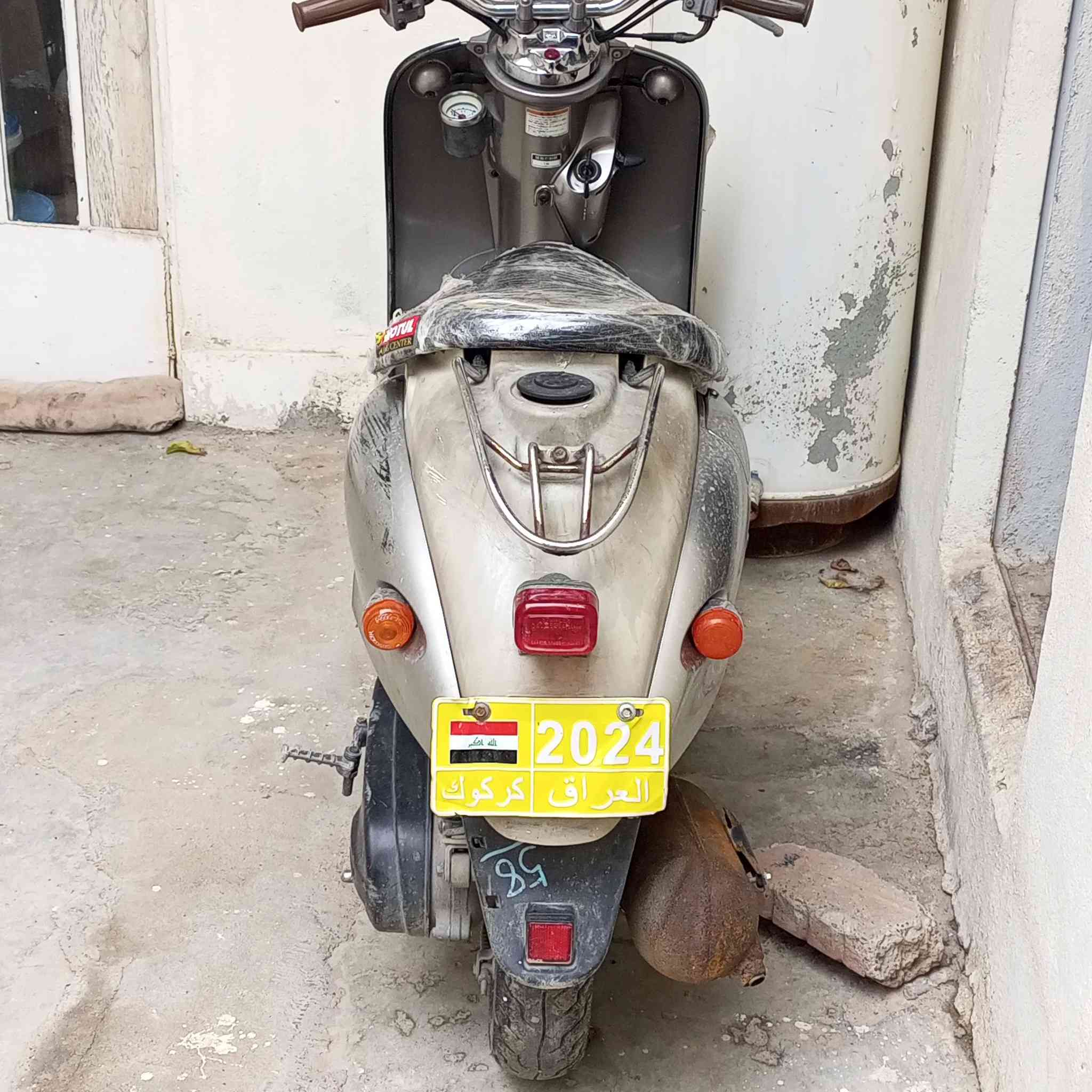 سلام عليكم ورحمه الله وبركاته 
عبد الحليم دراجه رمبه دبل سكليتر كابريتر بلادي صالنصه بلادي محرك ممفتوح سلف كهربيات كله شغال ٤٥٠ بي مجال قليل مراوس هم يرهم اب موبايل ***********
