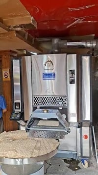 عندي فرن خبز ايراني اوتوماتيك جديد غير مستعمل للبيع 07812311573