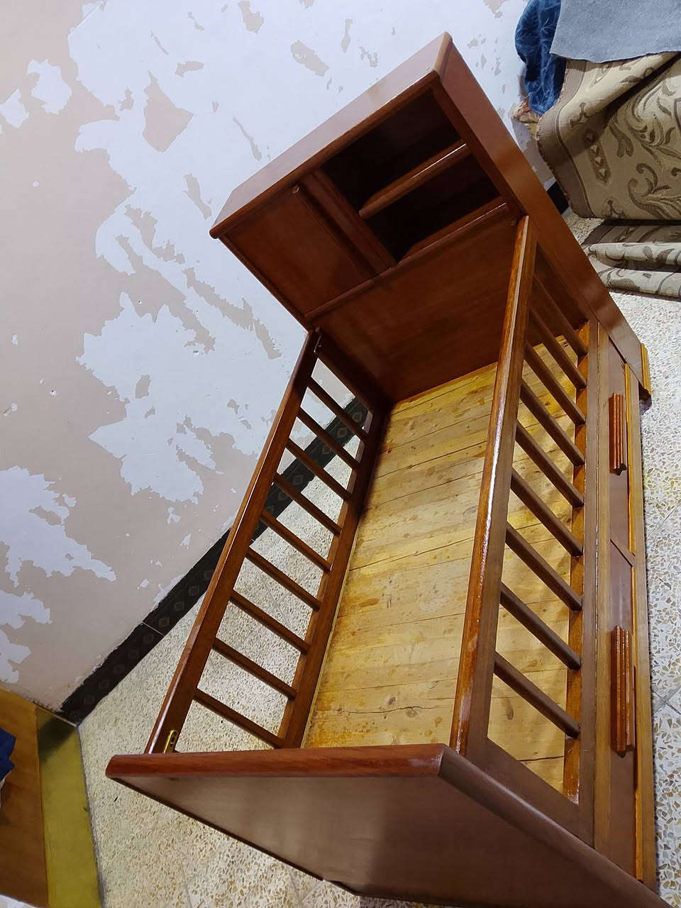 للبيع تخت مل طفال شغل توصي شرط طول 130وعرض70 محجل متحرك السعر 80الف شراي اتصل *********** عنوان موصل الجانب الأيمن سوق معاش قديم
