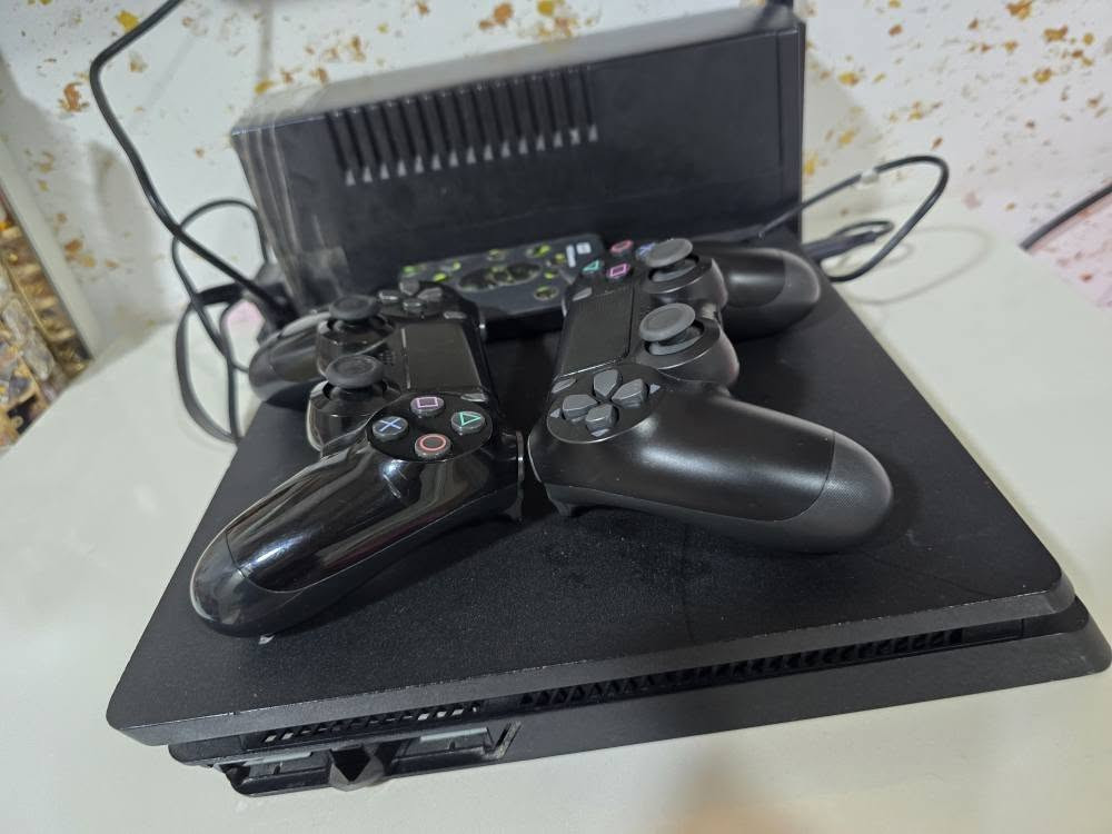 بليستيشن ٤سلم للبيع كلش نضيف 1تيرا
***********واتساب سعر ٢١٠بيمجال قليل كركوك, العراق
