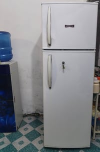 ثلاجة • أجهزة منزلية