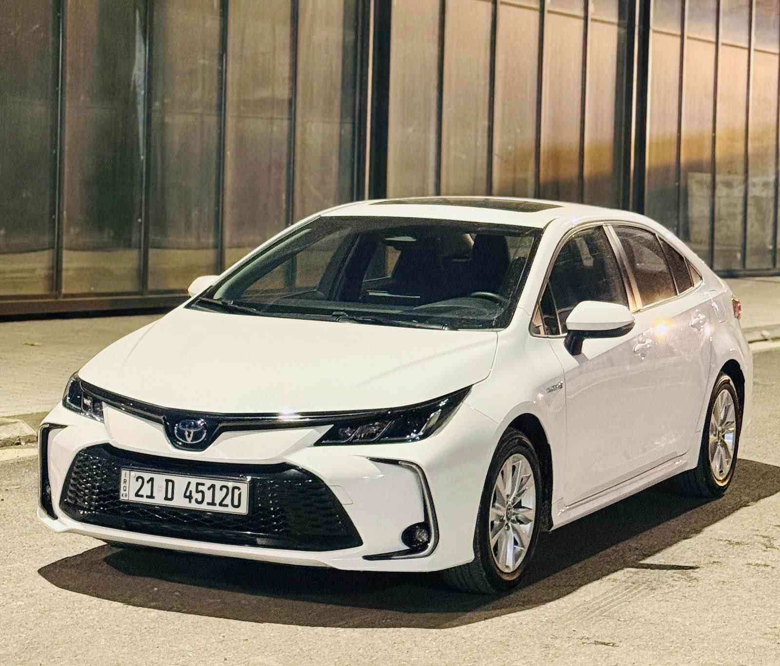 بسم الله الرحمن الرحيم 

سەیارەکە ماڵی دۆستە
لیدی کاملی پێش و دواوەی بۆ دانراوە 
گاعی سەردۆسە و دەعامیەکانیشی ppf کراوە
تەنها شانی سەکنی وەک لە وێنەکەیا دیارم کردوە pdr ماباقی هەموو گیانی بەشەرت
٢٤،٠٠٠کلم ڕۆشتووە 
وەکو هەمومان ئەزانین سەیارەکە قەپات مواصفاتە 
داوای ١٥٦ وەرەقەی لێئەکەم و معامەلەیەکی برایانەشی تیایە 

0770 224 6108 السليمانية, العراق
