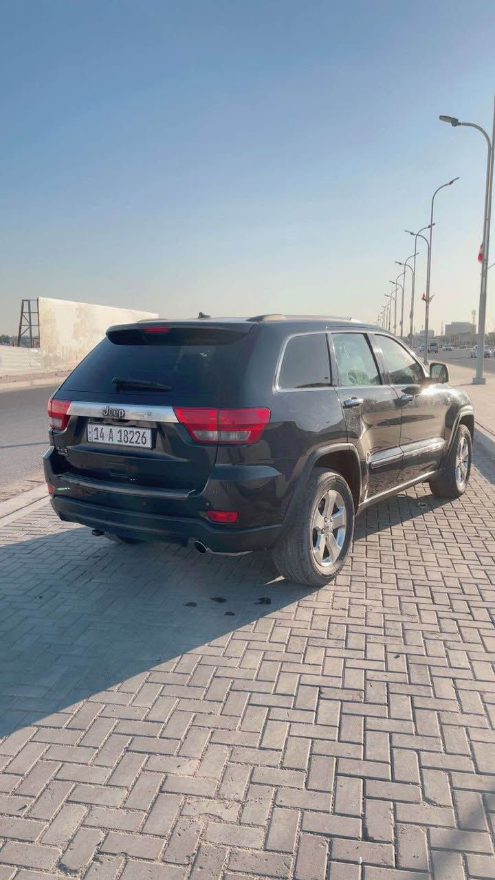 السلام عليكم..
جيب شيروكي لمتد 2013 وارد خليجي فول مواصفات سلايد كشنات كهربائي  اللون بيجي .. 
سيارة جاهزة من كلشي كفالة من صبغ و الحادث..
السيارة باسمي هزة وتحويل جديد السعر 175$
التواصل على الرقم *********** غير متواجد 
في الفيس... البصرة, العراق
