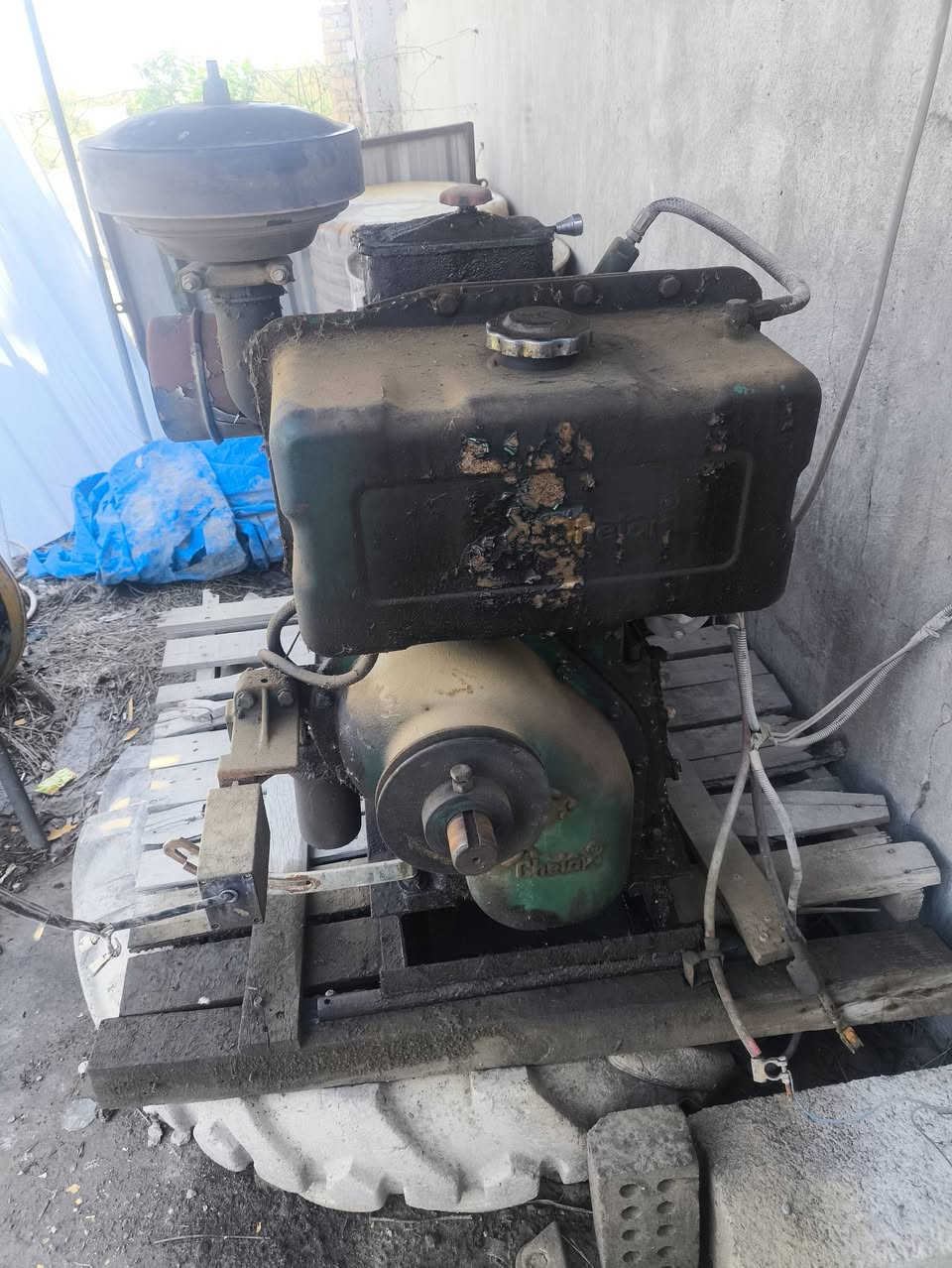 مولد هندي سلف وهندر
استعمال موسم واحد فقط غير مفتوخ مكفول 
40 امبير 10kv سنكل فيز
محرك 10 حصان نوع شاتك
شغال وجاهز
هندر + سلف
السعر 1.350.0000 مليون وثلاثمائة وخمسون الف
العنوان بغداد . اليوسفيه ***********
