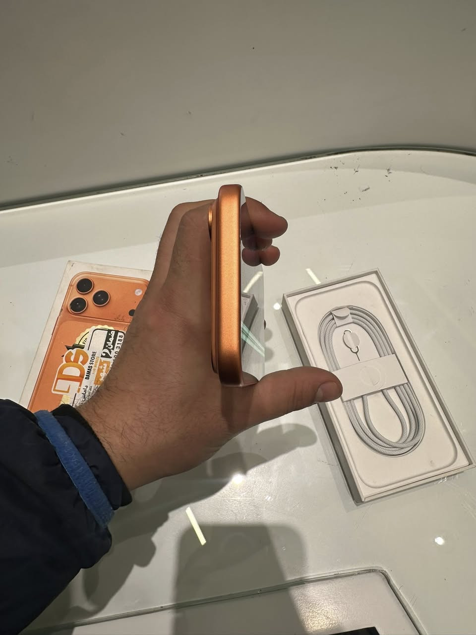 17 برو ماكس
ذاكره 256
بطاريه ميه مشحون 40 مره 
الجهاز فقط هاي الخطوط الي بالشاشه 
الجهاز كامل مع الملحقات وكيبل الشحن ممفتوح 
سعره مليون وميه 1100
***********
