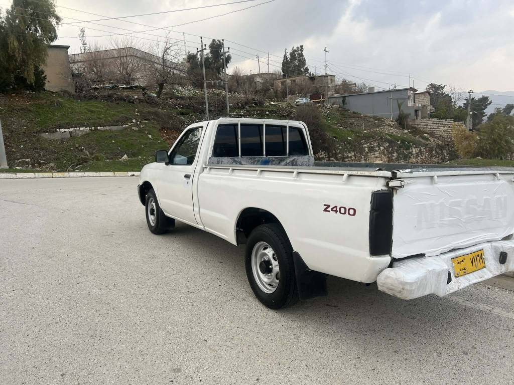 سەرەتا بەناوی خوا نیسان 2001 سی پارچەی بۆیاغە من بە کامل بۆیاغ ئەفرۆشم گیروم مەکینەی بەشەر مەکینە تازە تەعمیرە چوار تای تازەی لەژیرە ئارمی هەولیرە پاوەرە سەریارە خاوینە ئی مالی خۆمە بەس ماشااللە دەویت ژمارە موبال *********** دار بنديهكان, السليمانية
