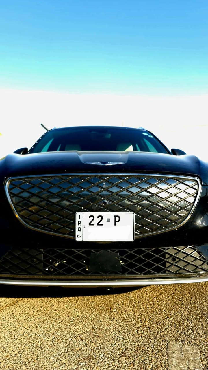 Genesis gv70 advanced 2025 electrified
جنسس gv70 كهربائية بالكامل ٢٠٢٥ فئة الادفانس 
محركين كهربائيين (أمامي + خلفي)
نظام دفع رباعي AWD
قوة أساسية: 429 حصان
مع Boost Mode تصل إلى 483 حصان
عزم دوران: 700 نيوتن متر تقريباً (516 lb-ft)
تسارع 0-100 كم/س 4.2 ثانية
تعليق إلكتروني ذكي يقرأ الطريق بالكاميرات
بطارية: 77.4 kW
شحن AC منزلي 240V من 0-100% خلال 8 ساعات
شحن سريع DC 800V من 10% إلى 80% خلال أقل من 20 دقيقة تقريباً
جنوط ألمنيوم 20 إنج
مصابيح LED كاملة
إضاءة نهارية LED
مرايا كهربائية مدفأة
سقف بانورامي كامل
باب خلفي كهربائي ذكي
حساسات أمامية وخلفية
كاميرات محيطية 360°
مقاعد جلد
مقعد السائق كهربائي 10 وضعيات مع خزن Memory
مقعد الراكب كهربائي 8 وضعيات
تدفئة وتبريد للمقاعد الأمامية
تدفئة للمقاعد الخلفية
تدفئة للستيرن 
تحكم مناخي ثلاثي المناطق
شاحن لاسلكي للموبايل
إضاءة داخلية فاخرة Ambient Lighting مع الوان متعددة و متخصصة 
ستارة وصندوق خلفي واسع 28.7 قدم³ 
بردات بلادية للمقاعد الخلفية 
شاشة معلومات وترفيه 14.5 إنج
Apple CarPlay
Android Auto
نظام ملاحة Navigation
شاشة كاميرات أمامية وخلفية وجانبية
نظام صوتي 8 سماعات من شركة lexicon
أوامر صوتية
Remote Smart Parking (صف السيارة بالريموت)
Digital Key لفتح السيارة بالموبايل
مثبت سرعة ذكي Adaptive Cruise Control
المحافظة على المسار Lane Keep Assist
تنبيه الخروج عن المسار
مراقبة النقطة العمياء Blind Spot Monitor
تنبيه حركة خلفية Rear Cross Traffic Alert
فرملة طوارئ أوتوماتيكية
مراقبة انتباه السائق
مساعد الاصطفاف الذاتي
10 وسائد هوائية 
السيارة جديدة و كامله من كل النواحي 
كلين تايتل بدون حادث 
ماشية 5000 ميل 
الشحنة الوحدة تمشيك 438 كيلومتر حقيقي
السعر ٣٣٠ ورقه وبي مجال 
للتواصل ***********
