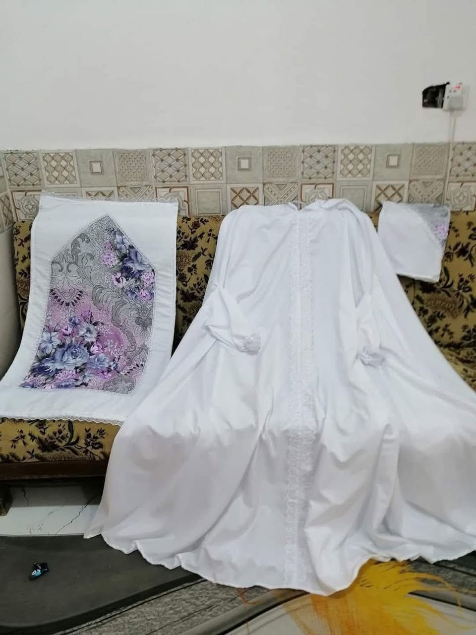 سيت صلاه متكون من جادر ومصلايه وحافظه قران وحافظه تربه نوع القماش همايون اماراتي 
الون حسب الطلب مده الحجز 4 ايام توصيل متوفر كل العراق تنفيذ حسب الطلب التردوه للحجز ‏‪***********‬‏
