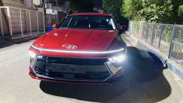 السلام عليكم سوناتا دم الغزال الزيرو  موديل 2025 ماشية الف بس حادث جداً بسيط ومصلح درجة اولى 
ربع البنيد والجاملغ صبغ فقط 
مواصفاتهة 
١-بصمات ابواب وتشغيل
٢-كشن كهرباء
٣رادارات وتحديد مسار 
٤- قيادة ذكية 
٥-شاشات كبيرة وكار بلي
٦-وضعيات قيادة ٣
٧-تشغيل عن بعد 
٨-سايد بريك بصمة 
وبعد بيهة هواية مواصفات مذاكرهن 
السعر ٢١٥ تترقم اي محافظة 

اسف عالاطالة اخوكم د.سمير 

***********
