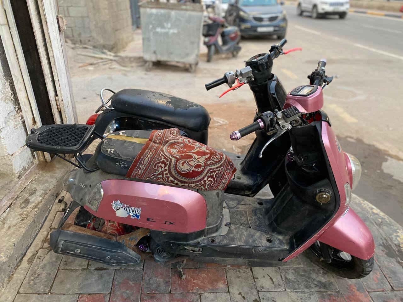سلام عليكم دراجتين بوليس وحده نوزل وحده كابريتر
ال سوده كابريتر شغاله نكره سلف ترايك وين ميعجبك كلوب فقط اشاير ودشبول ما يشتغلن والباقي كله شغال
سعره 355 بيه مجال حك الجيه رقم ***********
 ركزلي بل منشور دقق بل صور يلله تجيني

النوز نفس ال شي شغاله نكره سلف هم نقصه دشبول او كلوب واشاير والباقي شغال ترايك وين ما يعجبك سعره 550 بيه مجال كلشش قليل رقم ***********
