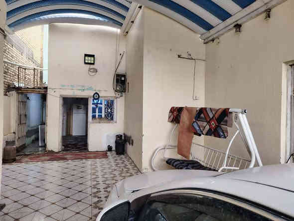 سلام عليكم بيت للبيع ديوانيه حي الزهراء شارع 20 قريب المشتل مساحه البيت 268 طابق واحد تلاثه غرف نوم مطبخ صاله براني 4في 10 زائد حمامات داخل وخارج كراج سيارات للمعلومات اكثر اتصل وتدلل ***********
