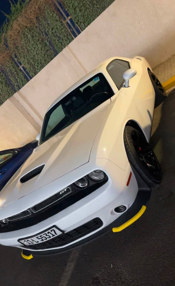 سلام عليكم جالنجر 2022 GT ابيض رايدها مراوس ب جالنجر srt 
ماشية 49 مايل
حادثها جاملغ وبونيد بلادي
شاشة جبيرة
بانزين محسن
تشغيل عن بعد
منضومة زينون وسوارات الوان 350$ عمل محمد المطيري
ويل نجمة خسفة قوية تخم تاير جديد 275 امامي خلفي
سيارت مصروف عليها وما تصرف عليها ربع
*********** 
رقم الشاصي 203CDZJG4NH214661
ملاحظة كل قطع السيارة بلادية بوونيد وجاملغ المتضرر ماكو اي شي تايوان
اللاسق الاسود مشيول
