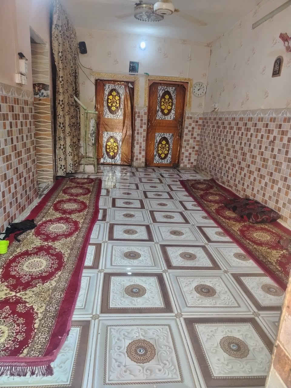 السلام عليكم
بيت للبيع

خلف ملعب الحاوي المساحة ١٧٥م

يتكون من استقبال ٧ونص في ٣ونص 

وغرف عدد ٢

ومطبخ

وصاله ٦م

وبيه منور على طول البيت 

والاستفسار على سعر اتصل ***********وبي واتساب.
