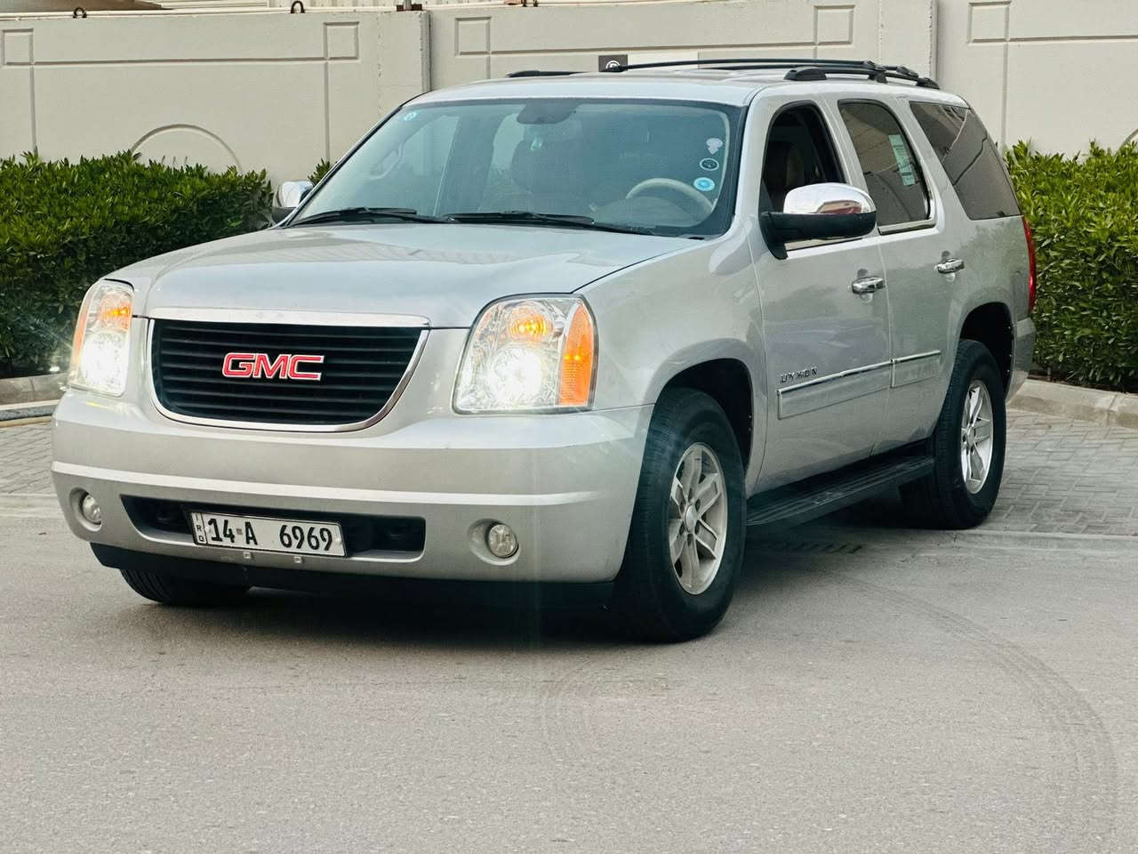 السلام عليكم احبتي الكرام  يوكن 2010 خليجي رقم بصرة مميز. مكفوله من الحادثه بيه مكانات صبغ ابيع احزام اثر جراد. شرط اذا  مو احله من الصور. مامقبول.   السيارة ترايك لشمال. 200. محرك زيرو مامفتوح بلاد كير بلاد. حداديه جديده تخم تاير دوشمة جديده  دشبول  جديد شرط مابي اي خلل. السيارة عليه وصبه تخبل. السعر 180 بيها مجال. جدا  بسيط. الشراي يتصل على الرقم ***********
