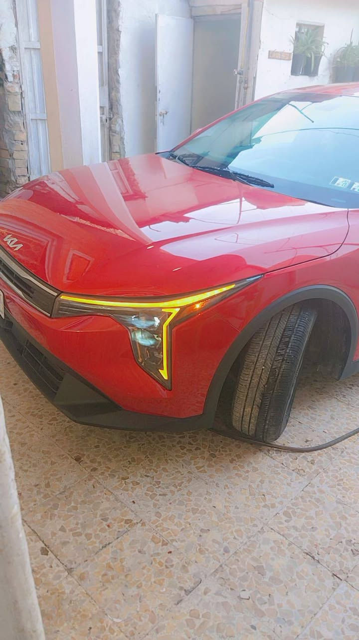 ## 🚘 *** 🚘
### **ـ🔥ـ عــــرض مــمــيــز وجـــديـــد لِـلْـبَـيْـعِ ـ🔥ـ**
✨ **كيا كي فور (Kia K4) موديل 2025** ✨
السيارة بحالة الزيرو ونظافة تامة، وبسعر جداً جداً مناسب ومنافس! 💼👇
### 📊 **المواصفات الفنية والسيارة:**
 * ⚙️ **المحرك:** 2000 دوش (DOHC) 🚀
 * 🛣️ **المسافة المقطوعة:** 4,000 كم فقط (بحالة الزيرو) 💎
 * 🛠️ **درجة الفئة:** نص فول 👍
 * 📋 **الوضعية القانونية:** فحص مؤقت بغداد 📄 (التحويل ثاني يوم مباشرة 📝)
### 🔍 **حالة الضرر (الحادث):**
 * 📸 الحادث كما هو واضح في الصور المرفقة (ضرر في **قبق الجنطة** فقط) 🧰
 * 🛑 **ملاحظة:** السيارة سليمة تماماً ومن دون أي ضرر آخر عدا المذكور والموضح بالصور ⚡
### 📍 **موقع السيارة:**
 * 🗺️ **بغداد — الدورة** 🚗
### 💰 **السعر والتواصل:**
السعر مناسب جداً، وللإستفسار ومعرفة تفاصيل السعر نتشرف بكم عبر الواتساب فقط:
 * 📞 **رقم الهاتف (واتساب فقط):** *********** 💬
 * ⚠️ **ملاحظة:** الرجاء التواصل عبر الواتساب فقط، الرقم مخصص للرسائل 📲
✨ **أهلاً وسهلاً بالجميع، حياكم الله وبخدمتكم دائماً** ✨
