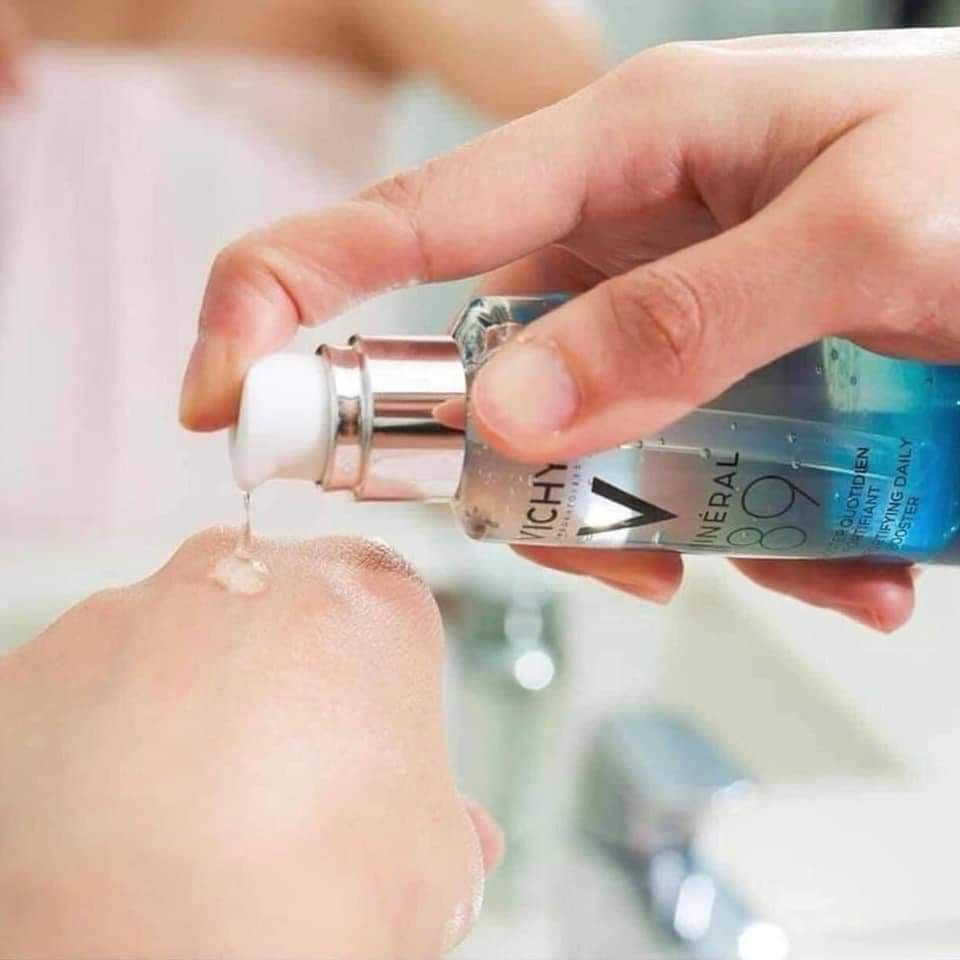 توفر البراند الفرنسي 🇫🇷 الاصلي 💯
سيروم الجمال 89 Vichy Mineral 💙✨💦
#الاصلي 💯للناس اللي تحب ادلع بشرتها بعد يوم متعب وارهاق 💙✨
سيروم فيتشي الغني عن التعريف الأجمل و الأقوى للترطيب  بتركيبة فريدة من نوعها من الهيالورونيك أسيد و مياه فيتشي الحرارية المليئة بالمعادن والتي تعمل على تلطيف البشرة بنسبة مركزة تصل إلى 89 💦🫂💙

✅ يخفف من المظهر الباهت والشاحب 🫂💙
✅ يمنع الإنتفاخ تحت جفن العين ويرطب الجفن 🫂💙
✅ يحتوي على عوامل مضادة للأكسدة تقلل من البقع الداكنة و التصبغات 🫂💙
✅ مناسب لجميع أنواع البشرة 💙
✅ يقلل من ظهور التجاعيد والشوائب 🫂💙
✅ يحفز إنتاج الكولاجين. 🫂💙
✅ ترطيب مكثف و تغذية عميقة للبشرة 24 ساعة 🫂💙
✅ يساعد في غلق المسام الواسعة 🫂💙
‎ يعمل على تغذية و تعزيز ✅
تجديد خلايا البشرة.
‎يحتوى على 89 % مياه حرارية ✅ بترطب البشرة و تحميها 
‎يحتوى على حمض الهيالورنيك اللى بيمتص الماء و يشتغل كفيلر و مكافح للتجاعيد✅ 
‎ يحفز الكولاجين الطبيعى من ✅ طبقات الجلد و يعطى البشرة نضارة وحيوية 
‎ نتايجه بتظهر خلال أسبوعين من الاستخدام اليومى✅

‎مرطب ومعالج والحل الأمثل ✅ لبشرة أكثر شبابا  وتوهج 

‎هو عبارة عن سيروم خفيف سريع الامتصاص بحيث الترطيب يوصل لي طبقات الجلد الداخلية  ويكون مفعوله  
‎أقوي و أعمق  🤗
‎💧مناسب لجميع أنواع البشرة حتي البشرة الحساسة
المنشأ فرنسي البراند🇫🇷 💯 

🚘 يوجد خدمة توصيل لجميع محافظات العراق ٤ الاف 🚘


**إذا كنت صاحب هذا الإعلان وتريد حذفه لأي سبب، رجاءا أرسل رسالة إلى الدعم الفني**