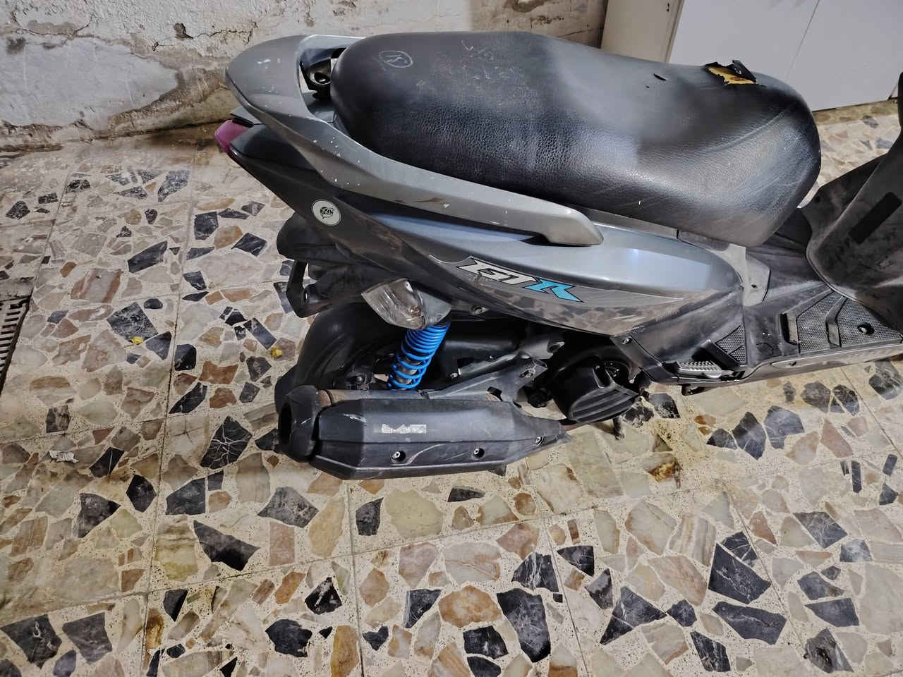 لبيع دراجة رمبة صالة شهرين ماخذها رمبة نوع دراجة جي تي ار نوزل نضافتة 100 ٪تخبل ورقها بسمي سعرها ٩٥٠الف شراي يخابر خادم ***********
