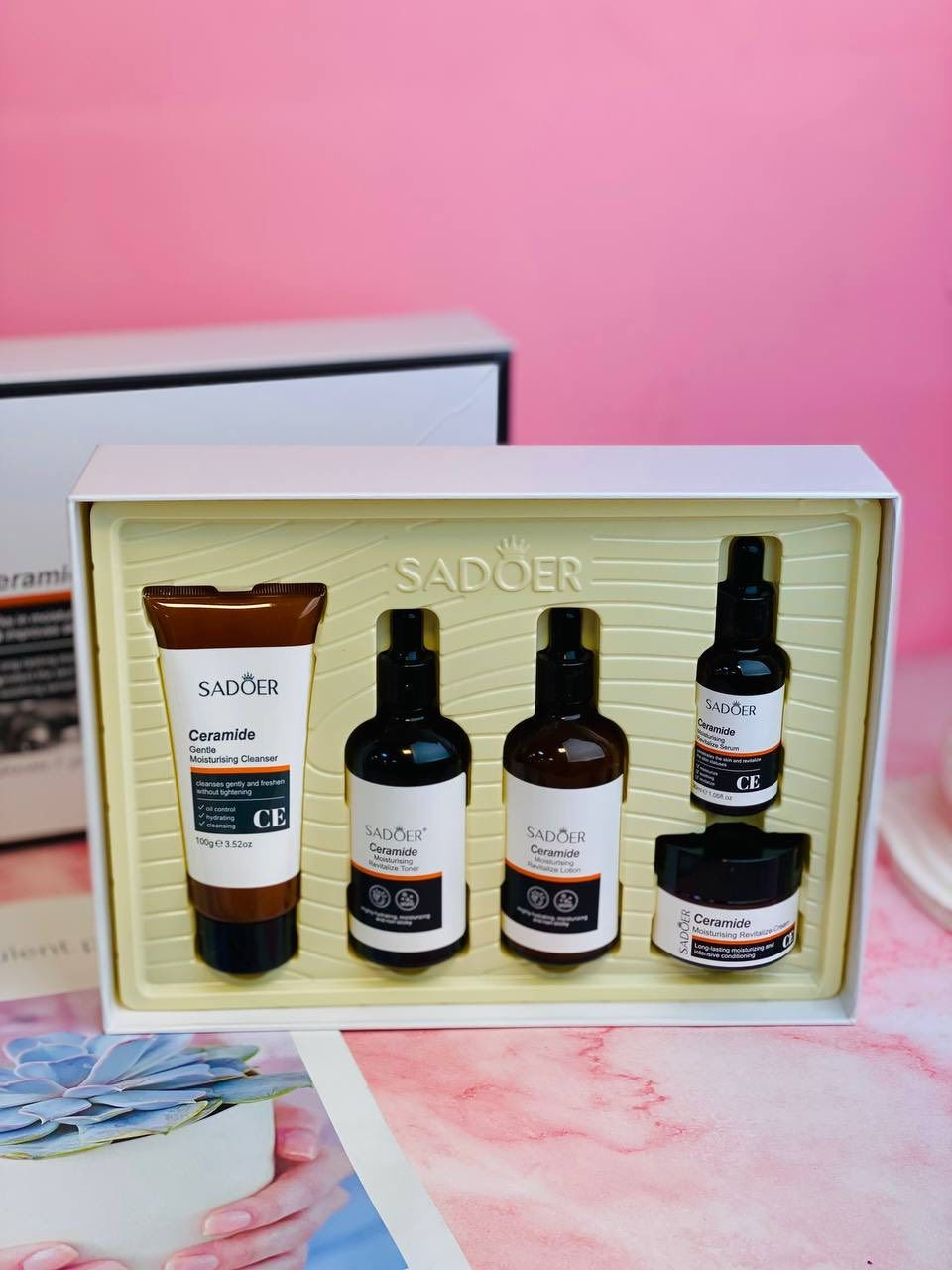 بكج SADOER Ceramide ترطيب عميق وتجديد للبشرة 💯🤎

مجموعة مكونة من 5 قطع مدعمة بالسيراميد تعمل على ترميم حاجز البشرة ترطيب مكثف وتهدئة البشرة الحساسة تمنحك نعومة،إشراق ومظهر شبابي صحي .

المحتويات 

غسول منظف (130g)

تونر مرطب (100ml)

لوشن مغذي (100ml)

سيروم مركز (30ml)

كريم ترطيب وتجديد (50g)


**إذا كنت صاحب هذا الإعلان وتريد حذفه لأي سبب، رجاءا أرسل رسالة إلى الدعم الفني**