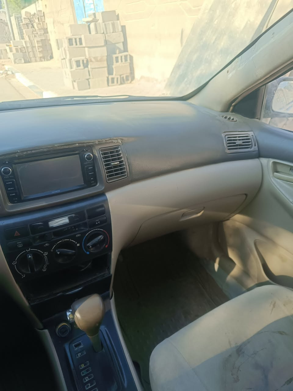 سياره كورلا موديل 2004 سياره بيها جفية على قمارة مكينه و كير و منظومة تبريد  سعر ٤٣ ***********
