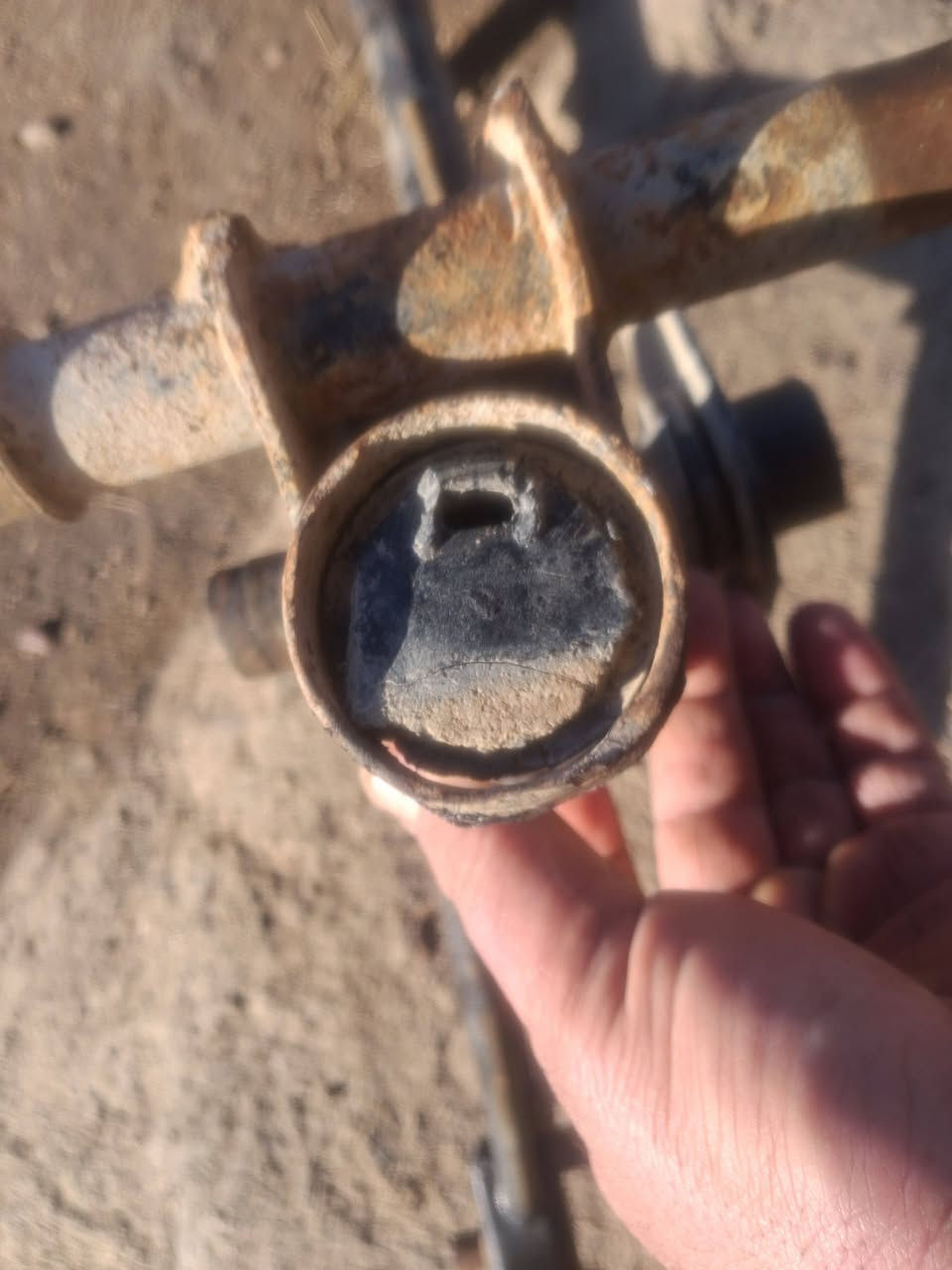 سلام عليكم للبيع شاصي ٨١  السعر. ٥٠ مكاني فلوجة هاتف *********** يوجد توصيل جميع محافظات من رخصت مدير الكروب المحترم
