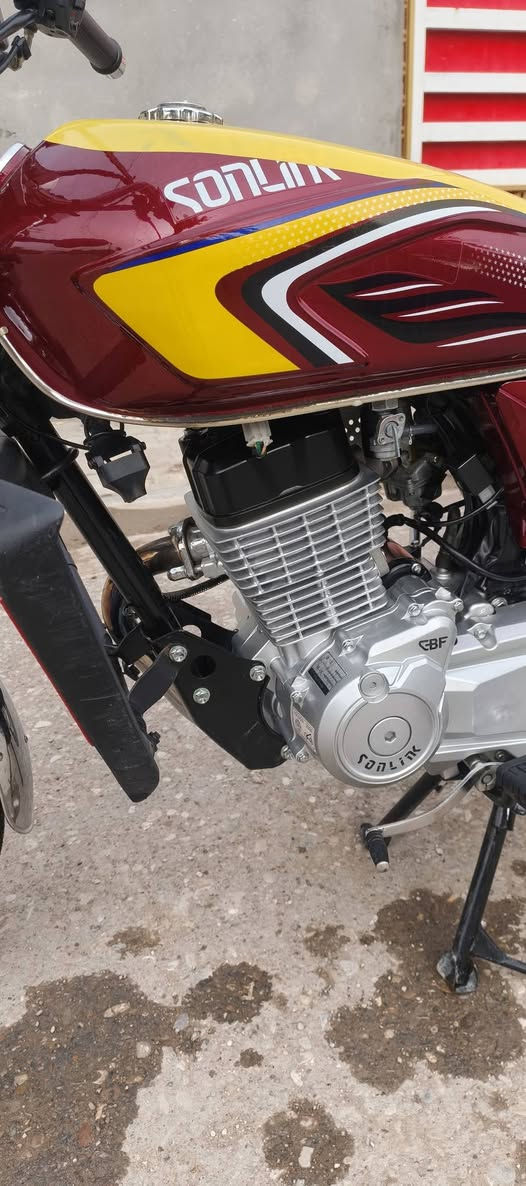 يا الله سلام عليكم دراجة سيفان موديل 25 ضاغطة وزنجيل مكفولة كفالة عامة من الشخطة جديدة عارضها 775بيهة مجال لشراي مكاني جسر خرنابات لتواصل ***********
