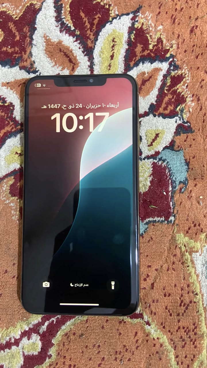 ايفون X Max ذاكرة 256 شغال ومرتب
1 فيس ايدي واكف 🥸
2 بطارية 75 🔋 
3 كامرته لخلفية ولفلاش مرة يشتلغن ومرة لا
اما لباقي كلة شغال تنزيل كل لطبيقات اتصال بيت سيمكارت كلشي شغال 
سعر 100 الف ومجال كلش بسيط حك الجية👍🏼🩷. 
عنواني بغداد لدورة المعلمين تواصل واتساب او عرصيد ***********
