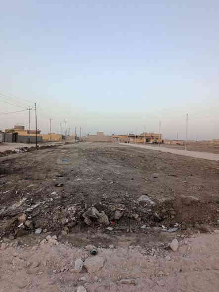 يوجد قطعه 400  على شارعين في حي الجوادين 
النزله ثانيه 
يتوفر ماء  وكهرباء وتباع 400 متر او 200 متر او 100 متر
  الاستفسار يرجى الاتصال على رقمي ‪*********** واتساب
