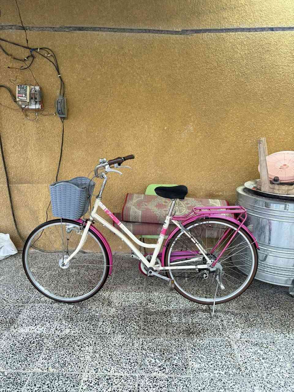 إسلام عليكم بايسكل للبيع نضيف جداً السعر 95 العنوان بغداد المدائن  ه ***********
