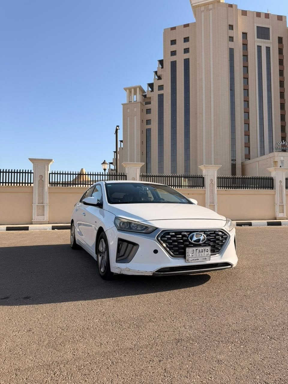#هونداي-ايونك -موديل -2020
Hyundai IONQ-2020 Hybrid 
اللون ابيض  رقم بغداد مشروع وطني 
بصمه ابواب 
تحديد مسار
شاشة اصلية
زجاج كهرباء 
ثلاث وضعيات للقيادة EV , Eco , Drive
نظام خرائط Navigatio
كاميرا للرجوع للخلف
مدخل AUX - USB
مشغل Bluetooth
تحكم - أوامر صوتية
مانّع انزلاق ( ESB )
حساس ضباب
كشافات ابيض 
رادار تنبية خروج عن المسار
سنتر لوك
اضويه ترحيب بصمة 
العنوان الانبار -الرمادي
السعر 120$ورقه وبي مجال حك الجيه
للاستفسار : ***********
