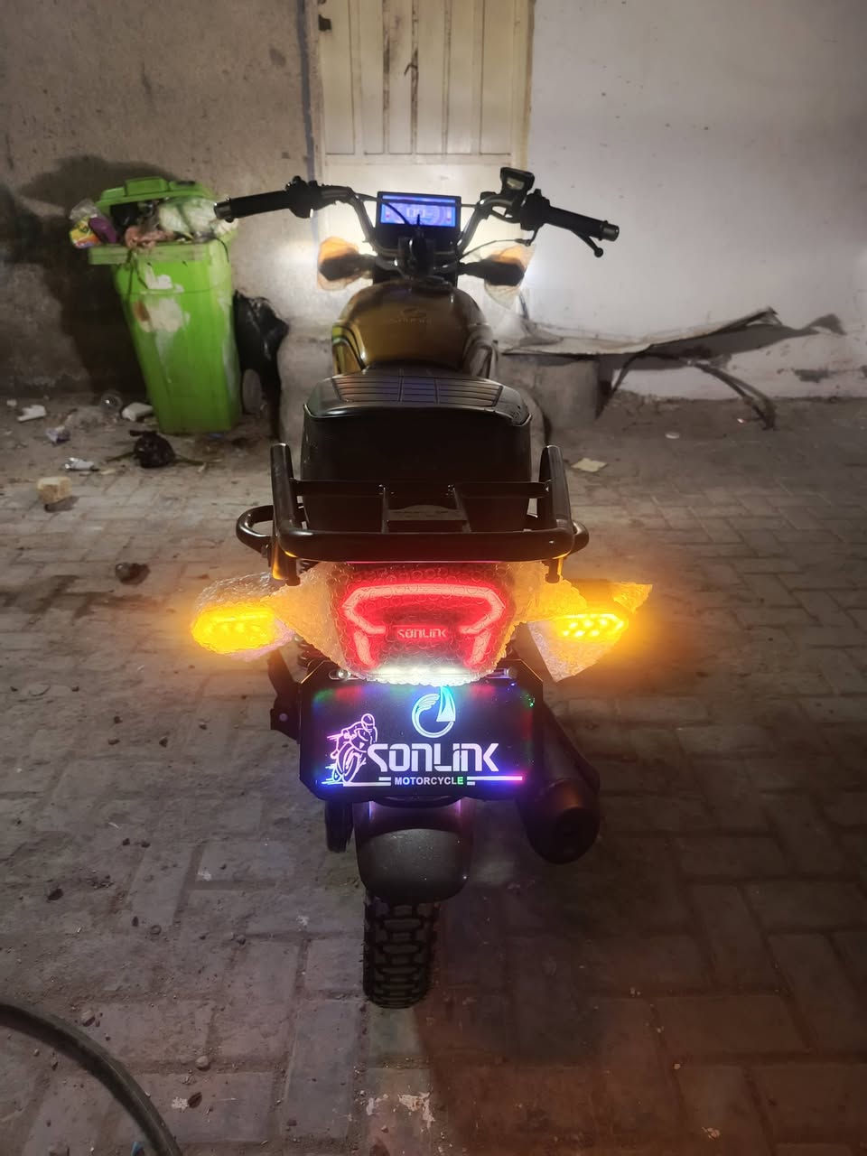 سلام عليكم دراجه لبيع موديل 2025 ضاغطه وزنجيل 5 كير مكينه 200 سيسي وراق كامله شاشه لمس تايرات جوبلس دراجه كفاله عامه اي نقص مابيهي كله شغال بصمه تشغيل عن بعد دراجه بعدهي عله وضع شركه سعر 750 قفل قفل بدون عمله من لخير لعنوان بغداد مدينت الصدر رقمي *********** شراي يخابر والمعلومات كلهى كتبتهى لك
