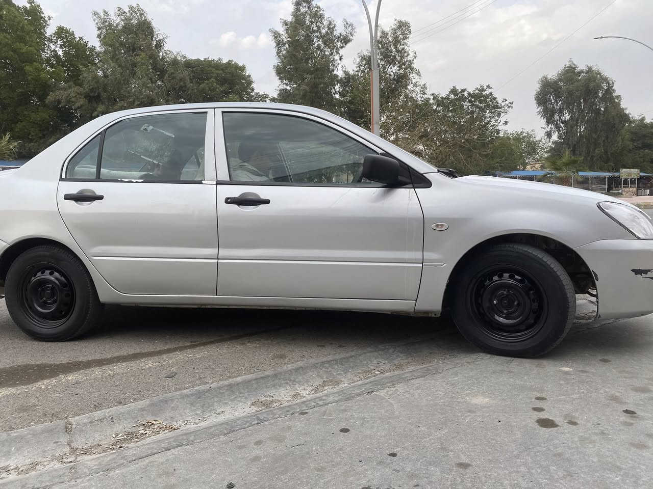 سياره لانسر 2003 

رقم انبار سنويه لل30

داخل اسود بطاين جلد اسود بلادي

شرط التحويل 

هزه جديده 

سياره محدثه 2009 

مصبوغه عام درجى اولى 

محرك 1500جديد 

كير جديد 

مشط جديد 

صدرها ممتاز 

كهربائيات شغاله كله

غرفه جديده حاويه 

 

تبريد🥶ثلج 

تدفئه شغاله 

شاشه تاب +كامره

سنتر لك شغال 

راديتر جديد +مراوح 

باتري جديد 

السياره احلى من الصور 

مكاني الفلوجه 

السعر 68 وبيه مجال 

      ***********
