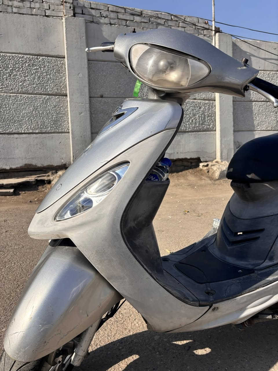 سلام عليكم ماكس منغولي لون فيلي الدراجه جديده مثل مموضح بل صوره الدراجه شلعه ومعدل الدراجه بلادي ممفتوحه جيب وياك الف فيتر دراجه مناقصه اي شي شغل وطلع  مكان بغداد سعر  600بيها مجال للشراي راسلني خاص


**إذا كنت صاحب هذا الإعلان وتريد حذفه لأي سبب، رجاءا أرسل رسالة إلى الدعم الفني**