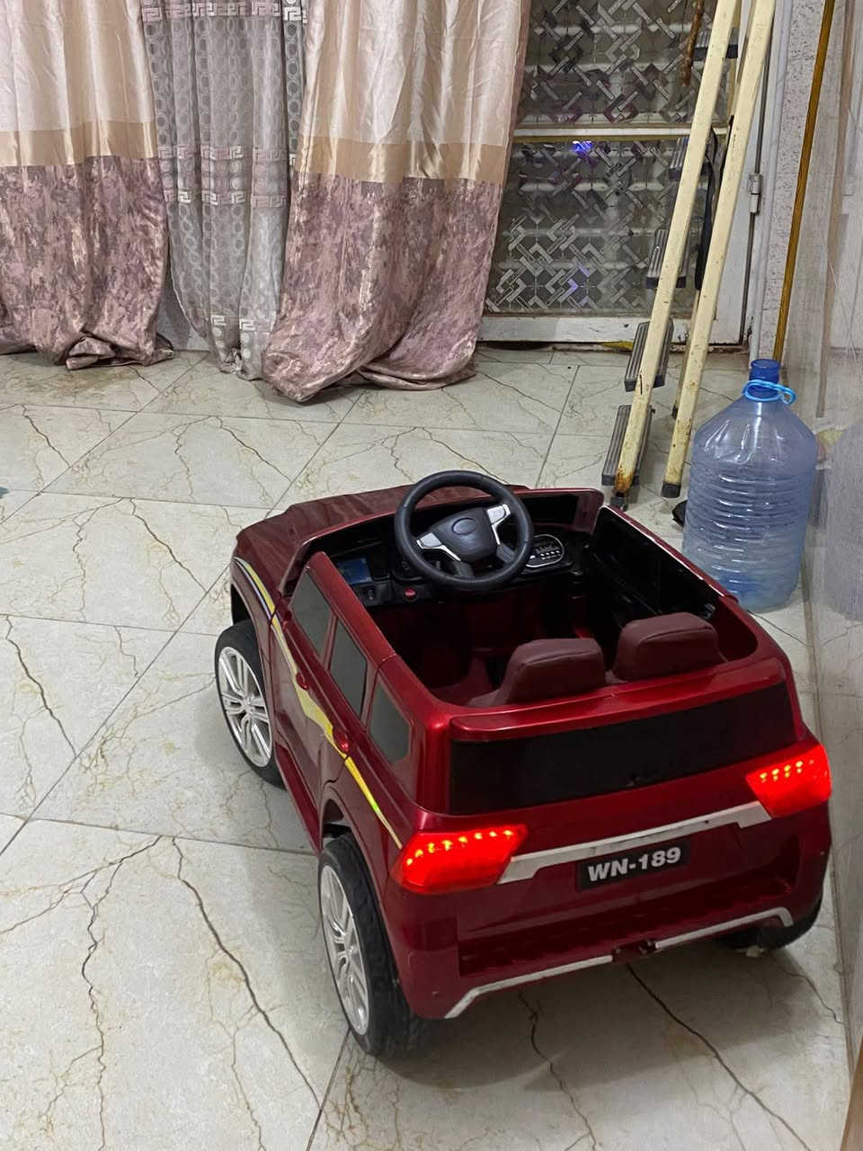 شتريته لبنتي وضلت تخاف منه خذته ب٢٢٠ من بغداد وي توصيل 
وهسه اريده ب١٧٠ 
حي ربيع بدايه النفق محل اسواق ركن رمش عليه اطلعلك سياره غير مستخدمه وبيه ريموت تحكم عن بعد عمارة, ميسان


**إذا كنت صاحب هذا الإعلان وتريد حذفه لأي سبب، رجاءا أرسل رسالة إلى الدعم الفني**
