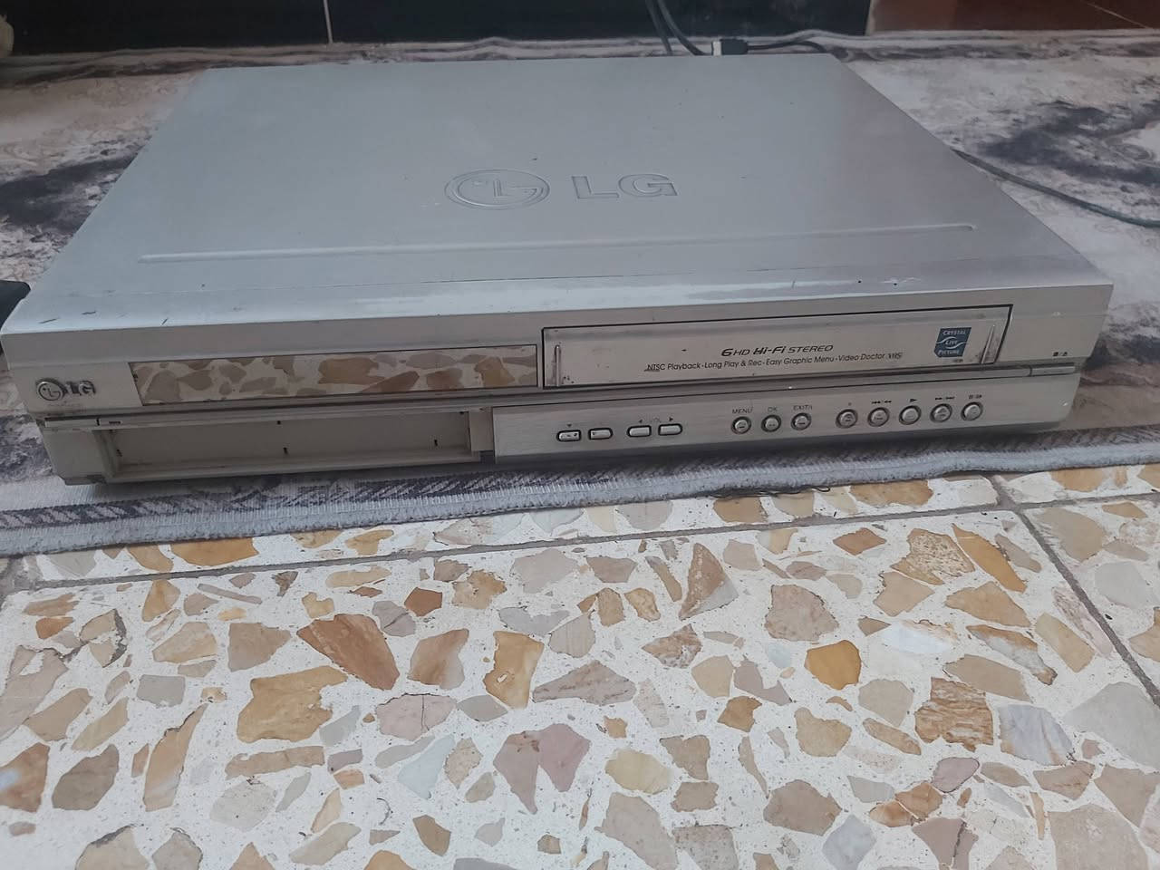 ستلايت LG الأصلي والنسخة النادرة HD أبو الفيديو "شريط" 📼 ، أهواي ناس تدور عليه لأن عندهم شريط ذكريات سعره 50 ألف دينار وبي مجال 
عنواني التاجيات _ واتساب ***********
