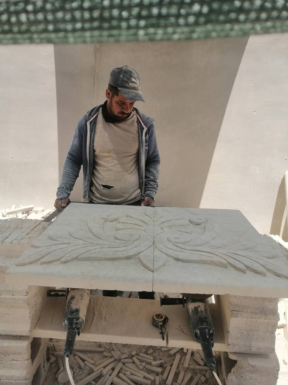 يوجد كادر حجر حلان بسعر مناسب شغل شرط هندسه من يرغب بل عمل يتصل عل خط و الخاص مفتوح ***********
