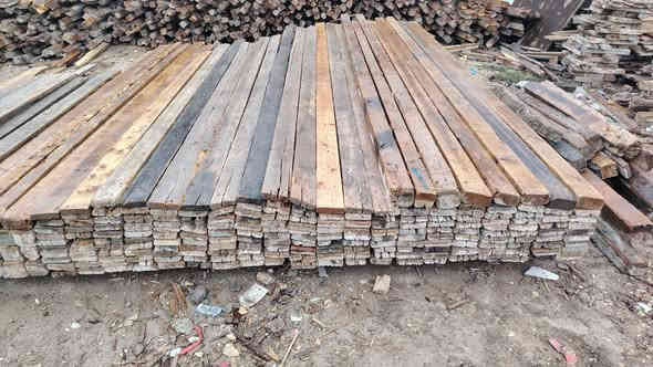 قالب للبيع يدك 100 متر.  كرسته كامله.  5 مكعبات. العنوان الحله ***********
