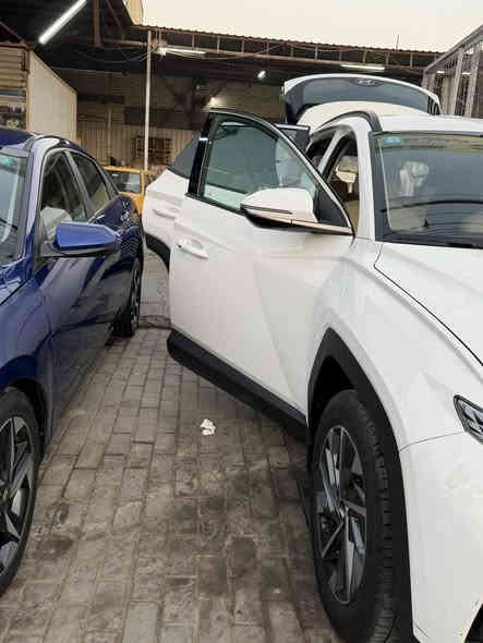 السلام عليكم……
توسان للبيع موديل 2024 باسمي تحويل ثاني يوم ارقام وهزه جديده فول مواصفات عدا البانوراما بعدهه بلزكات الشركه ماشيه 60الف حقيقي بيهه رصعتين فقط كلش خفيفات والباقي كفاله عامه من كلشي كير ومكينه مكفولات مكان السياره بغداد 

السعر 219$ وبيهه مجال كلش بسيط

للاستفسار/***********
