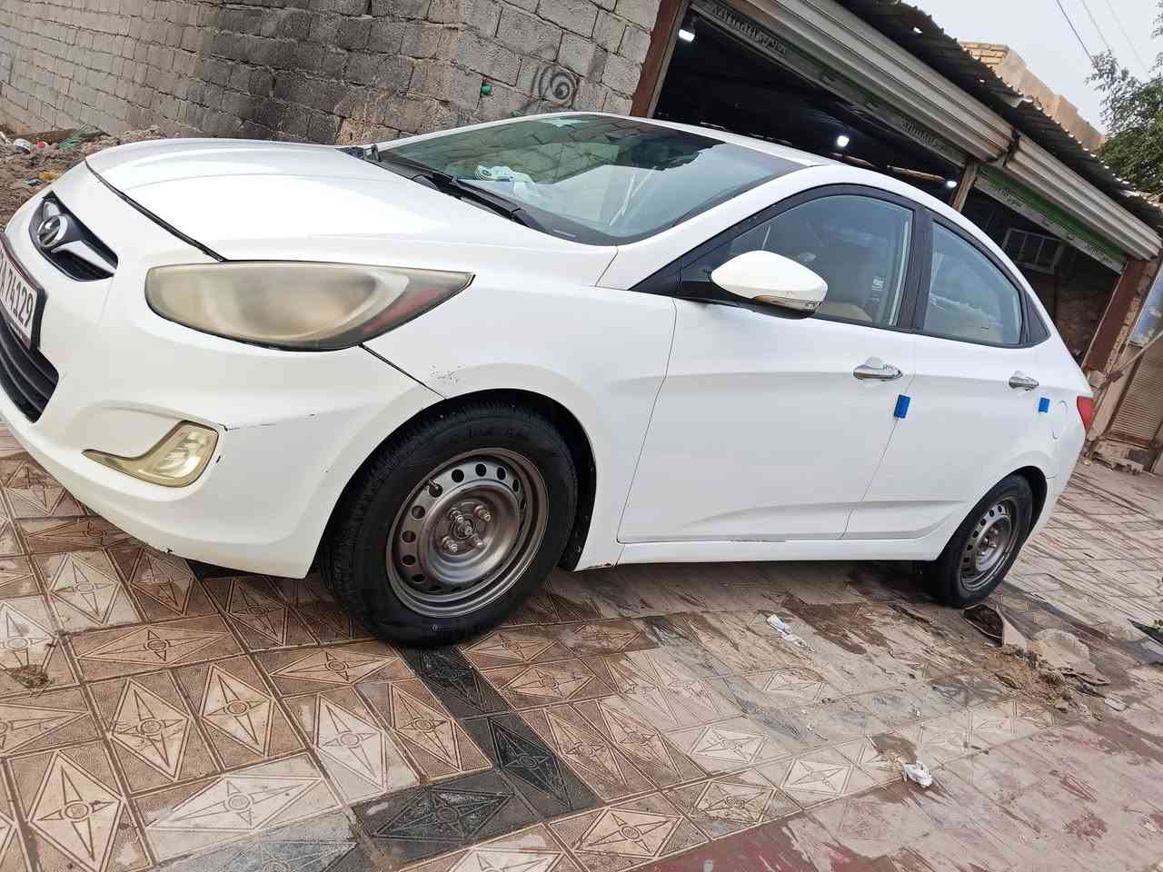 سلام عليكم.اكسنت 2015خليجي رقم دولي وهزه جديده سياره بسمي سنويه ل2028
مكينه وكير 1600 دوش مكفولات تخم تاير تبريد شرط 
حداديه 90%مكاني ناصريه مركز سعرها (88)$
رقمي ***********
اخواني ظررها جاملغ وبنيد
