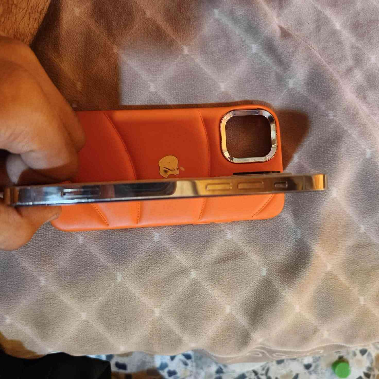 12 برو ذاكره 128 بطاريه 78 منفوخه الجهاز وتر الضهار كدامك بلصوره السماعه الفوك ساعه تشتغل ساعه لا شرق اوسط عربي سعر 215 وبي مجال عنوان نجف للتواصل مع الرقم*********** واذا اكو 11 عادي مبدل فقط بطاريه اراوس ماكو مشكله
