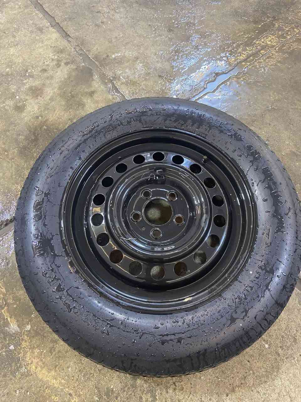 السلام عليكم غراض كوماندر ولاريدو للبيع قيم واخذ كله اصلي تفصيخ جديد العنوان بغداد السيديه 
***********
