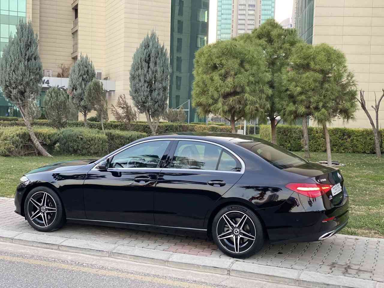 Mercedes-Benz C200 BCM 
سنة الصنع: 2022
المسافة المقطوعة: 20.000 كم
السعر: ٣٤٨ ومجال
موبايل /***********_ واتساب
                 ***********

#ملاحظات:السيارة خليجية وكالة BCM اربيل، مكفولة كفالة عامة من الدعامية للدعامية . ماعدا الدهن والفلاتر ممتبدل بيها اي شي كلها على وضع الشركة.. تخم اطارات جديد متبدل من ماركة مشلن .

📍السيارة رقمها اربيل وموجودة باربيل .. هزة وفحص وسنوية كلها جديدة

***المواصفات ****

مقاعد جلد لون مشمشي 
داخلية بيانو 
- ردارات ٣٦٠ درجة  
-مقاعد تحكم كهربائي
- نظام التحذير من الاصطدام 
- نظام دعم الأوامر الصوتية 
- نظام اطفاء السيارة في الاشارات 
 المصابيح الأمامية: LED وإضاءة نهارية.
- حساسات اصطفاف ( امامي + خلفي ) 
- شفتات على الاستيرن  ( شفتر ) 
- نظام ملاحة ( NAV + MAP ) 
- نظام Apple car play 
Android Auto
- شاشة وسطية لمس بحجم 11.9 إنش
- شاشة العدادات: رقمية بحجم 12.3 إنش قابلة للتخصيص.
- اضاءة داخلية محيطية بـ64 لونًا.
- مثبت سرعة متكيف: مع خاصية التوقف والانطلاق
- نظام الكبح التلقائي في حالات الطوارئ
