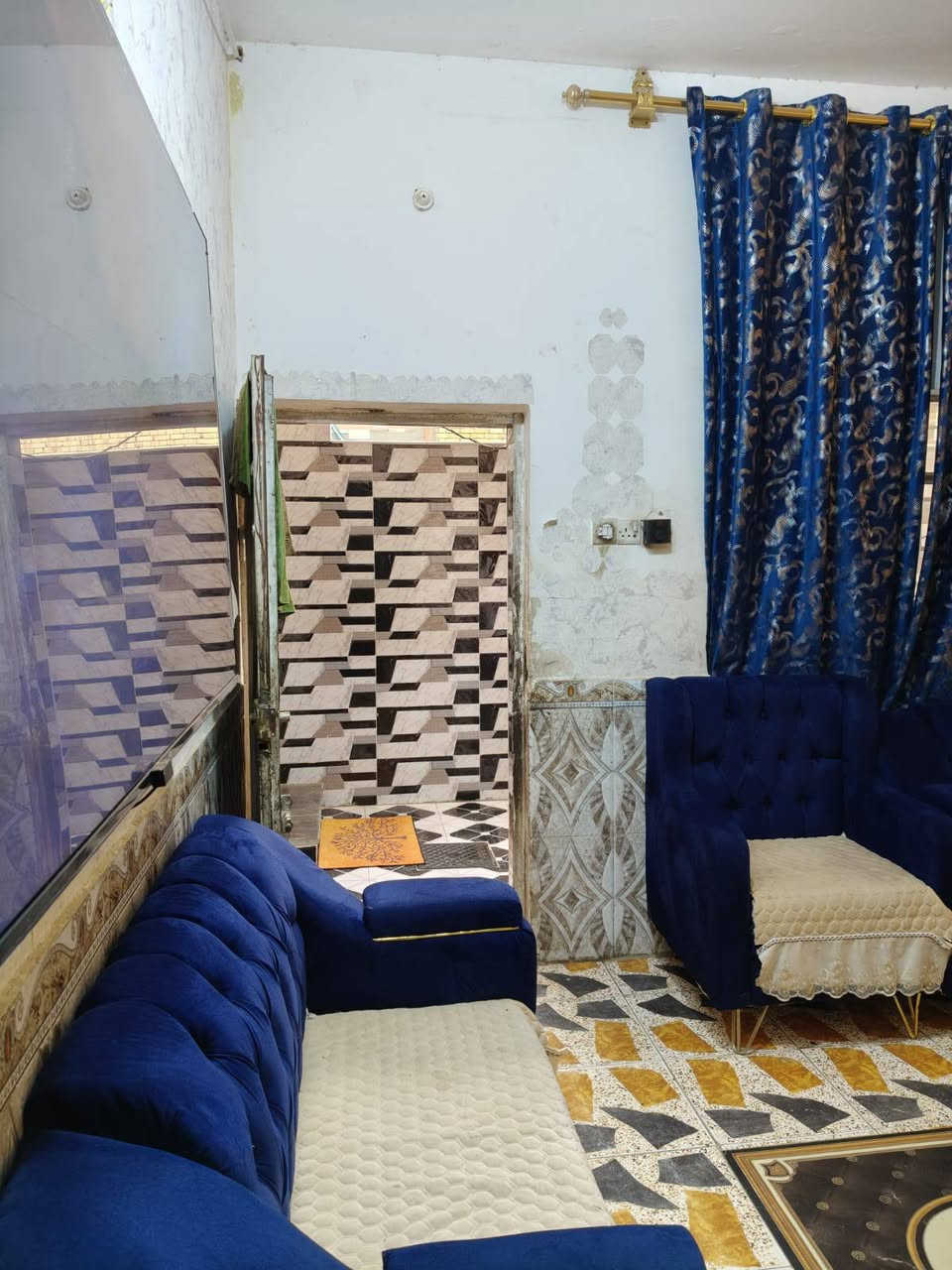 بيت لبيع خلفي قاطين مساحة 100 مكان ناصريه  بحي الفدء بشرع المدارس يم مدرسه صينيه سعر 75وبي مجال متواجد واتساب ***********5
