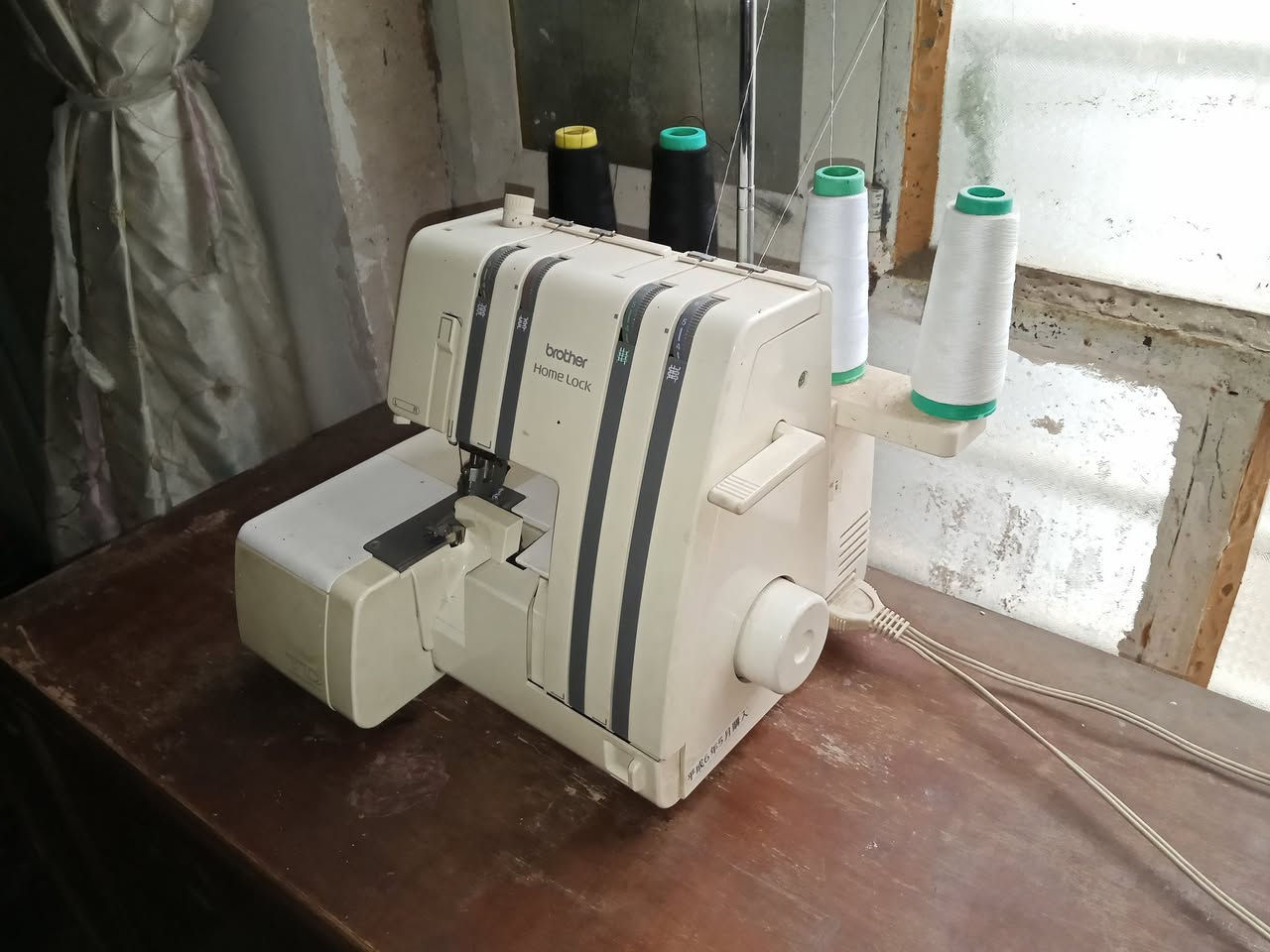 يالله السلام عليكم مكينه مال خياطه كلش حلوه ومرتبه ع الكهرباء استعمال قليل نوعيه الاصليه اڤر 
كامله وياهاا ابر وبكرات للبيع ب 130 وبيها مجال مكاني ديوانيه مركز لي يريدهاا يتفضل خاص او يتصل *********** ويدلل
