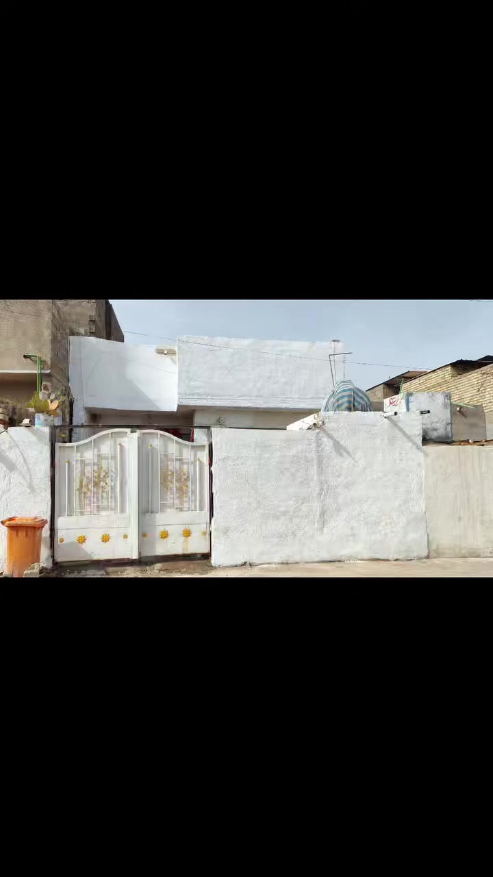 دار للبيع. سبع قصور شارع ابو علي فرع افران ابو حسن الفريجي . كامل الخدمات مجاري+ مقرنص.  مساحة 110 متر. مربعة  استقبال مطبخ حمام خارجي مع صاله غرفه فوك وغرفه جوه كافة خدمات بيت كامل السعر 45m وبي مجال..
 التواصل خاص.أو الاتصال على الرقم ***********
