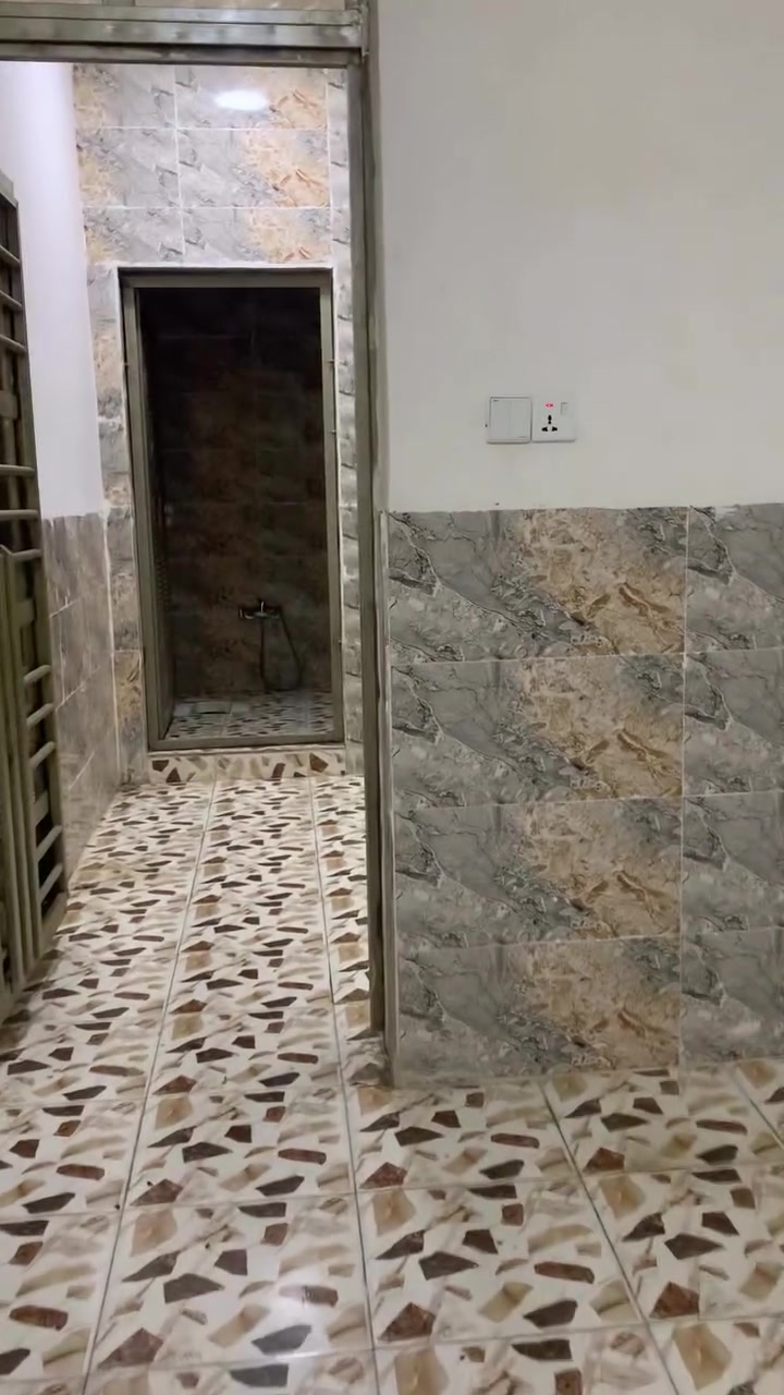‏سلام عليكم للإيجار شقة.
قريبه ‏ساحة لموال. ***********
