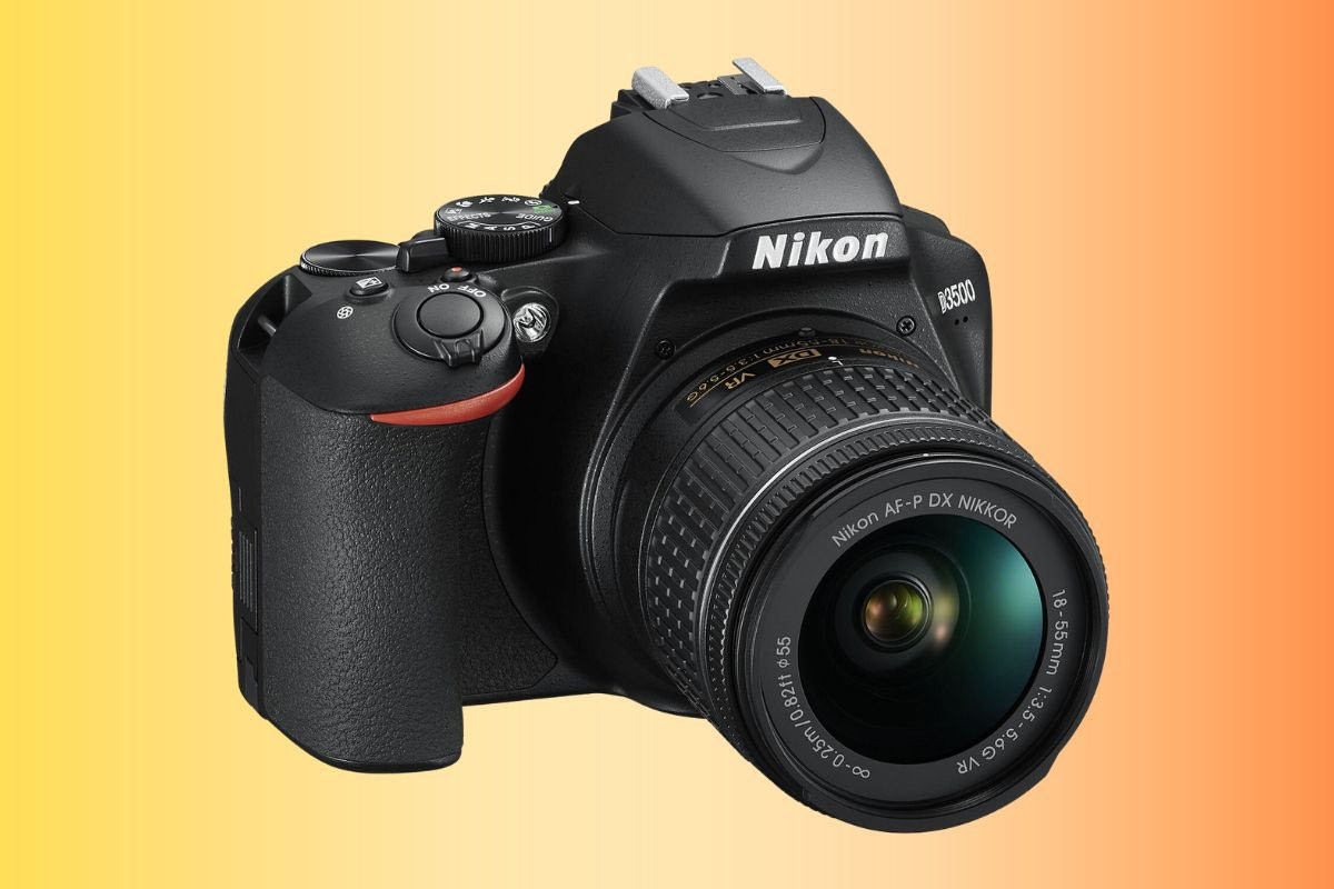 📸 إعلان بيع كاميرا Nikon D3500

متوفر للبيع كاميرا نيكون D3500 بحالة ممتازة، مناسبة للمبتدئين وصناع المحتوى ومحبي التصوير الفوتوغرافي، تتميز بسهولة الاستخدام وجودة صور عالية.

🔹 مواصفات الكاميرا:
- دقة تصوير 24.2 ميغابيكسل
- مستشعر APS-C CMOS
- تصوير فيديو Full HD 1080p
- شاشة LCD بحجم 3 إنش
- نظام Guide Mode لمساعدة المبتدئين
- تصوير متواصل حتى 5 صور في الثانية
- اتصال Bluetooth (SnapBridge) لنقل الصور للهاتف
- بطارية قوية تصل إلى حوالي 1550 صورة في الشحنة الواحدة

📷 كاميرا مثالية للتصوير:
- الشخصي والعائلي  
- السفر والطبيعة  
- صناعة المحتوى والسوشيال ميديا

السعر 350 الف

📍 العنوان: بغداد – حي تونس  
📞 رقم الهاتف: ***********

للاستفسار أو الشراء يرجى الاتصال على الرقم أعلاه.
