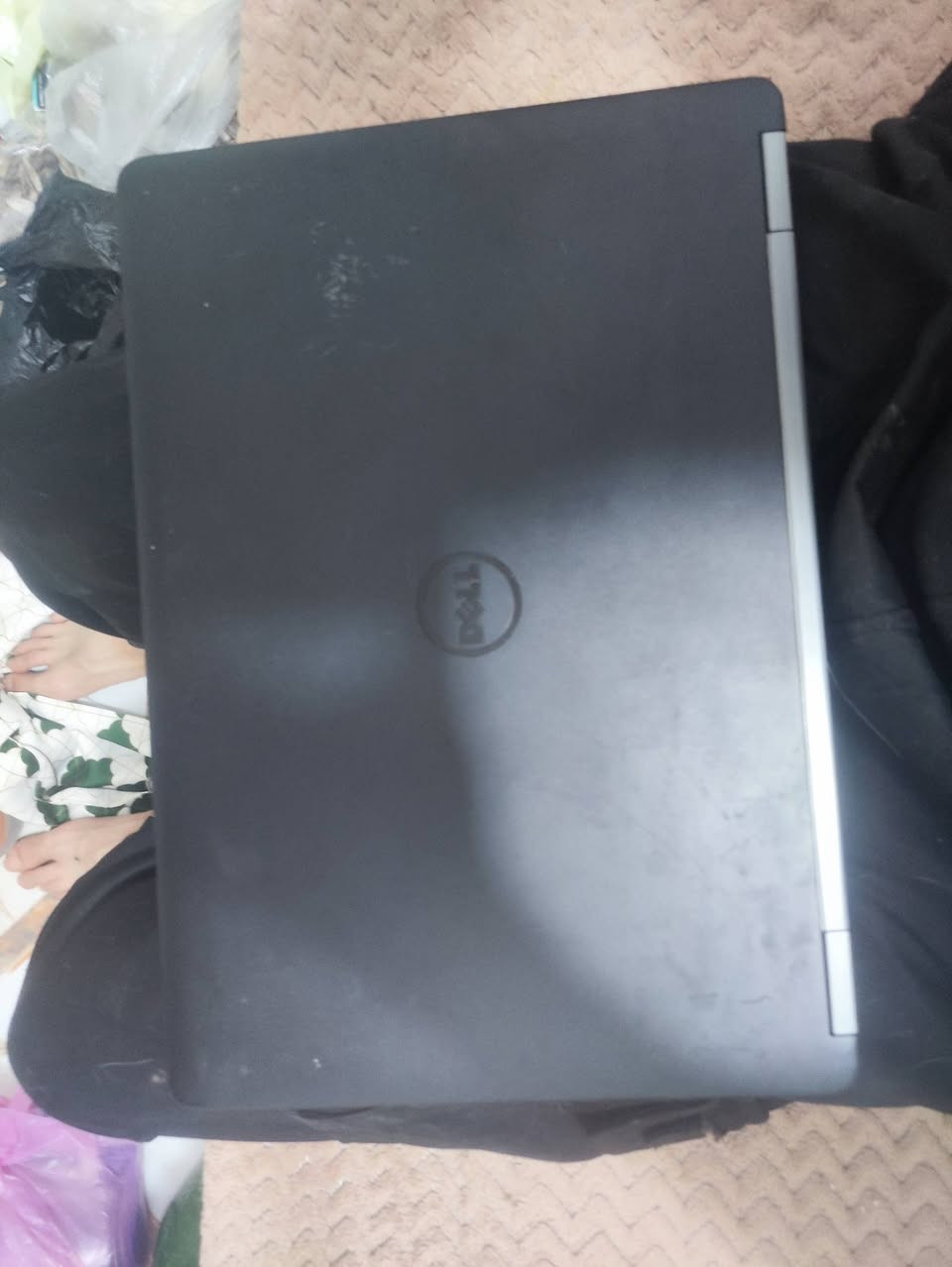 لابتوب ديل 
اسمها latitude E7470
ذاكرة 8 غيغا 
معالج intel(r) i5-6300U cpu 2.40ghz
مساحة التخزين 238 غيغا 
وندوز 10 pro 
سعرها 245 الف وبيها مجال
مكاني نجف حي النداء شارع جامعة الكفيل مقابيل اسواق ابن عنوز 
***********
